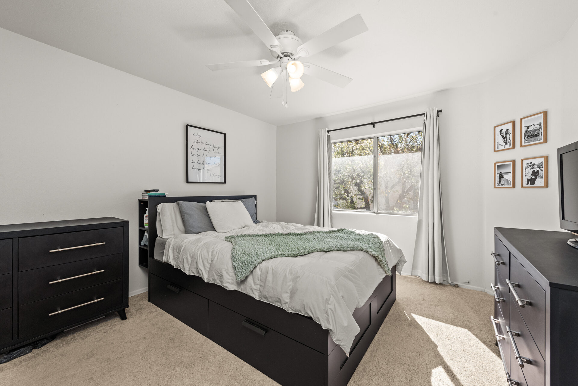 Primary bedroom with ceiling fan
